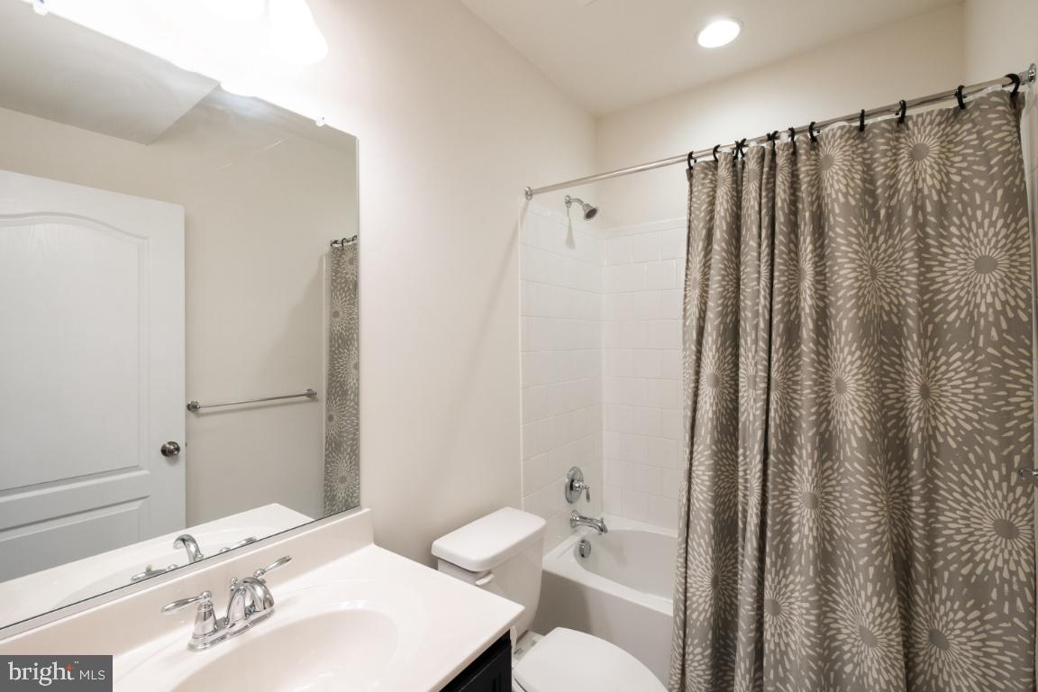 WALLACE LANDING - Residential Lease