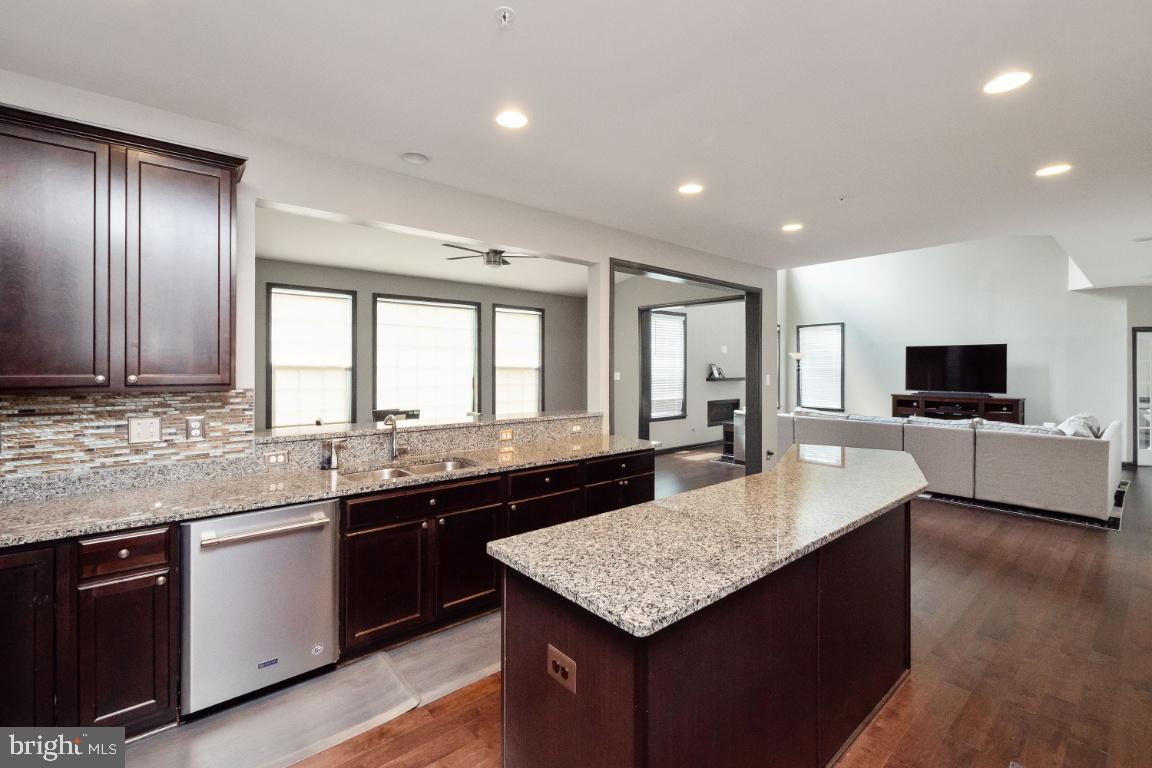 WALLACE LANDING - Residential Lease