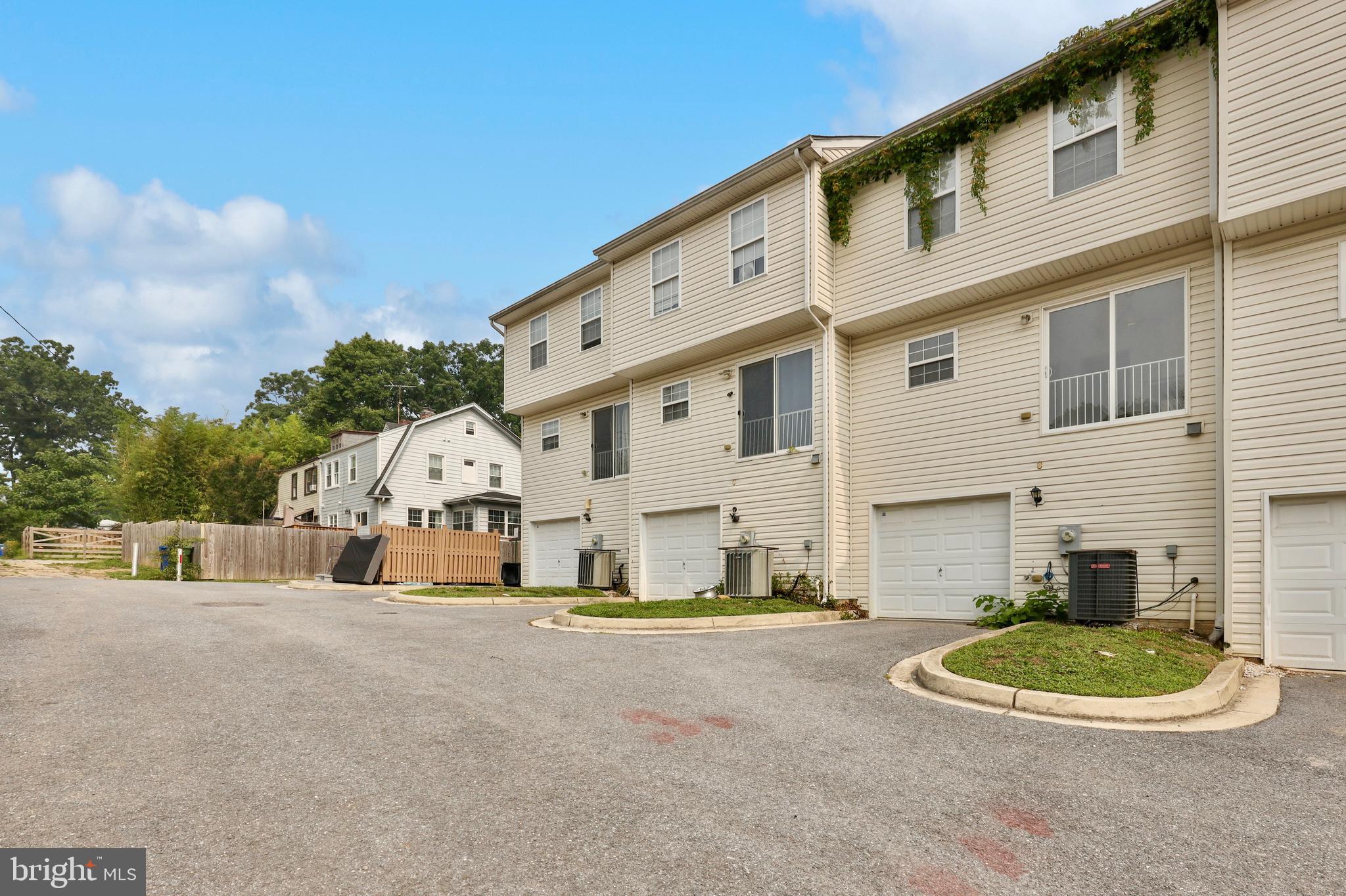 BELVEDERE SQUARE - Commercial Sale