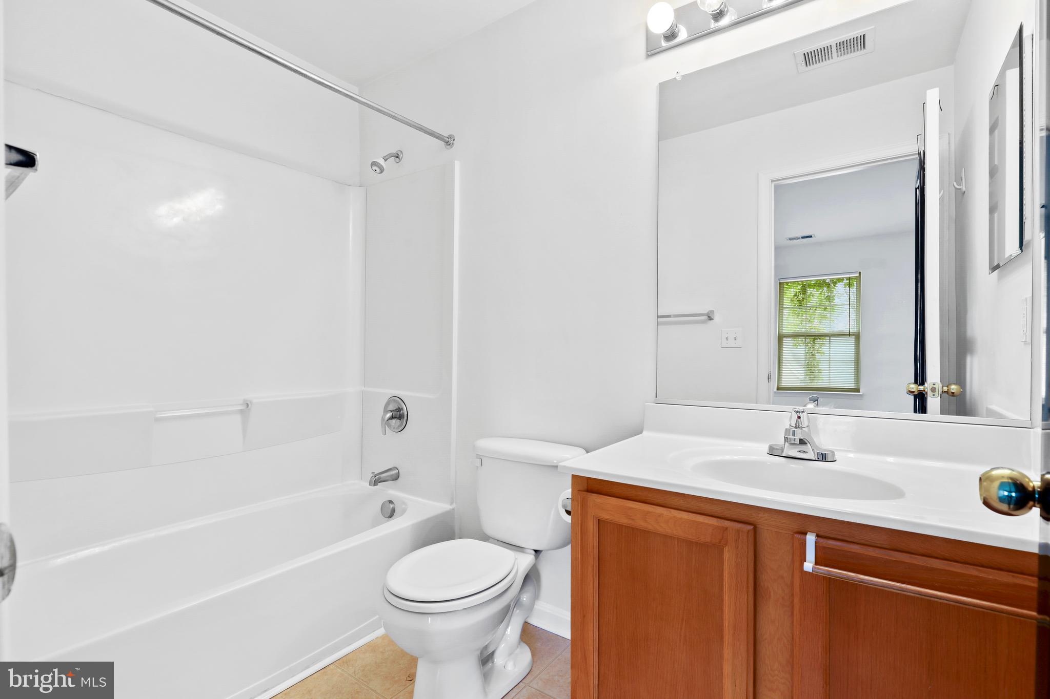 BELVEDERE SQUARE - Commercial Sale