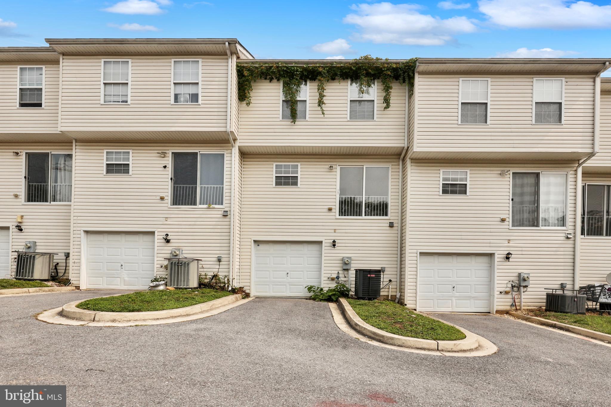 BELVEDERE SQUARE - Commercial Sale