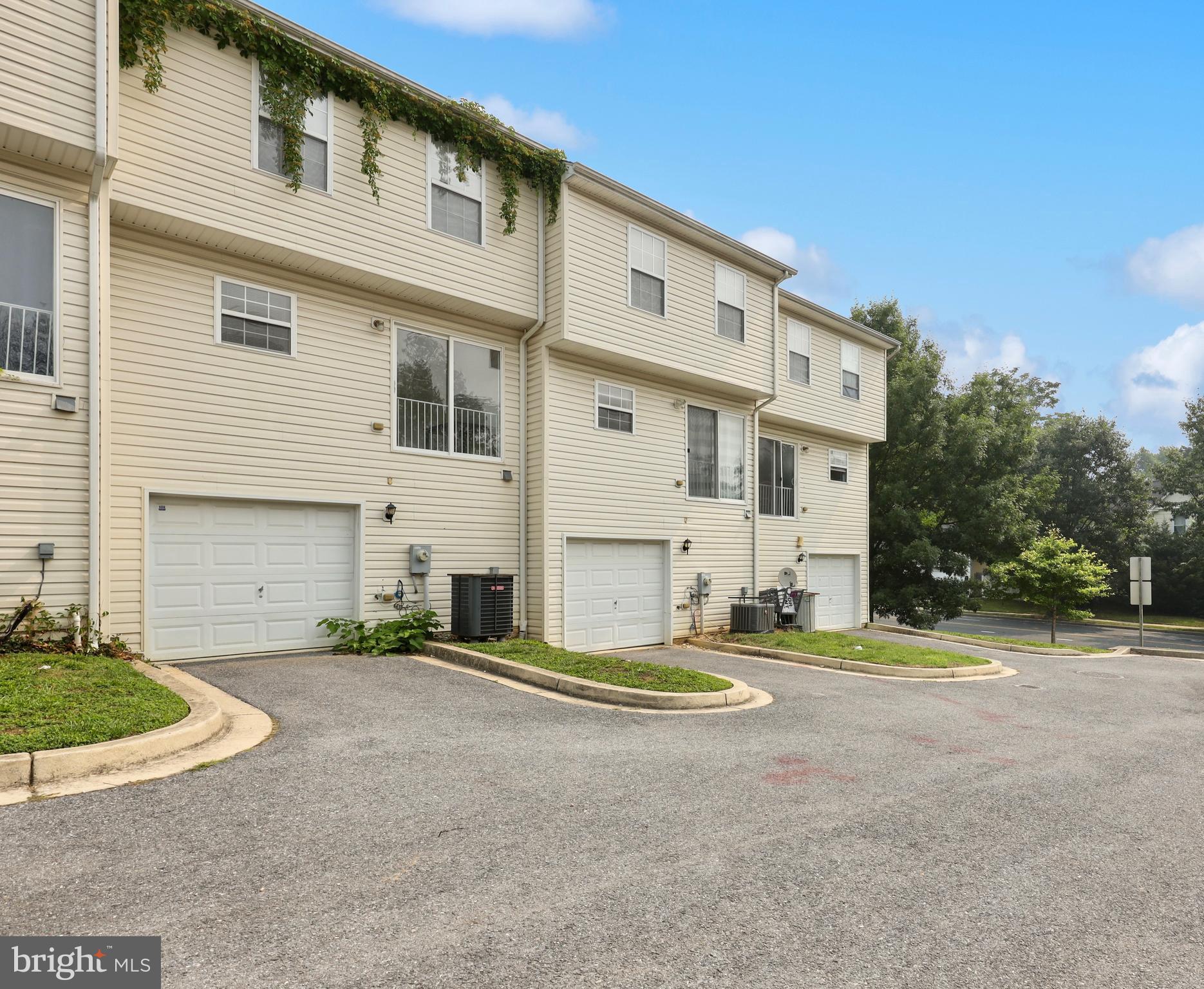 BELVEDERE SQUARE - Commercial Sale