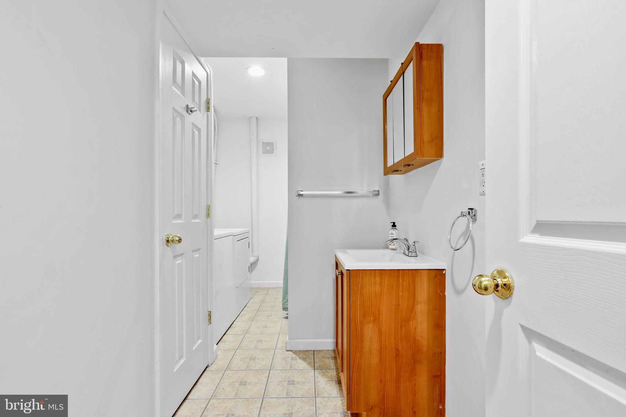 BELVEDERE SQUARE - Commercial Sale