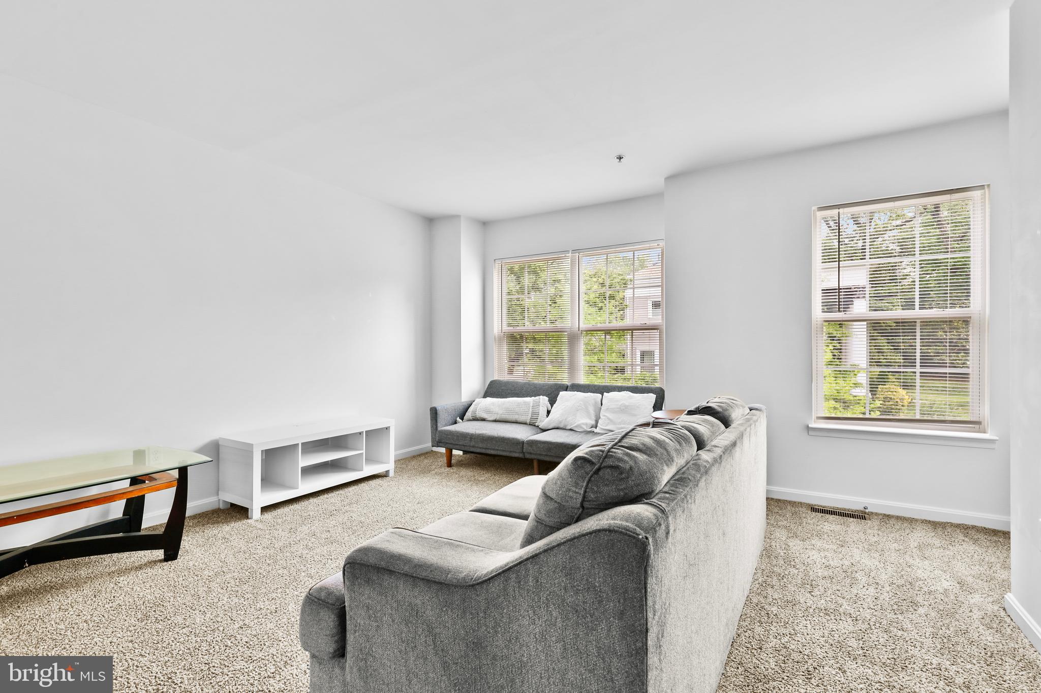 BELVEDERE SQUARE - Commercial Sale