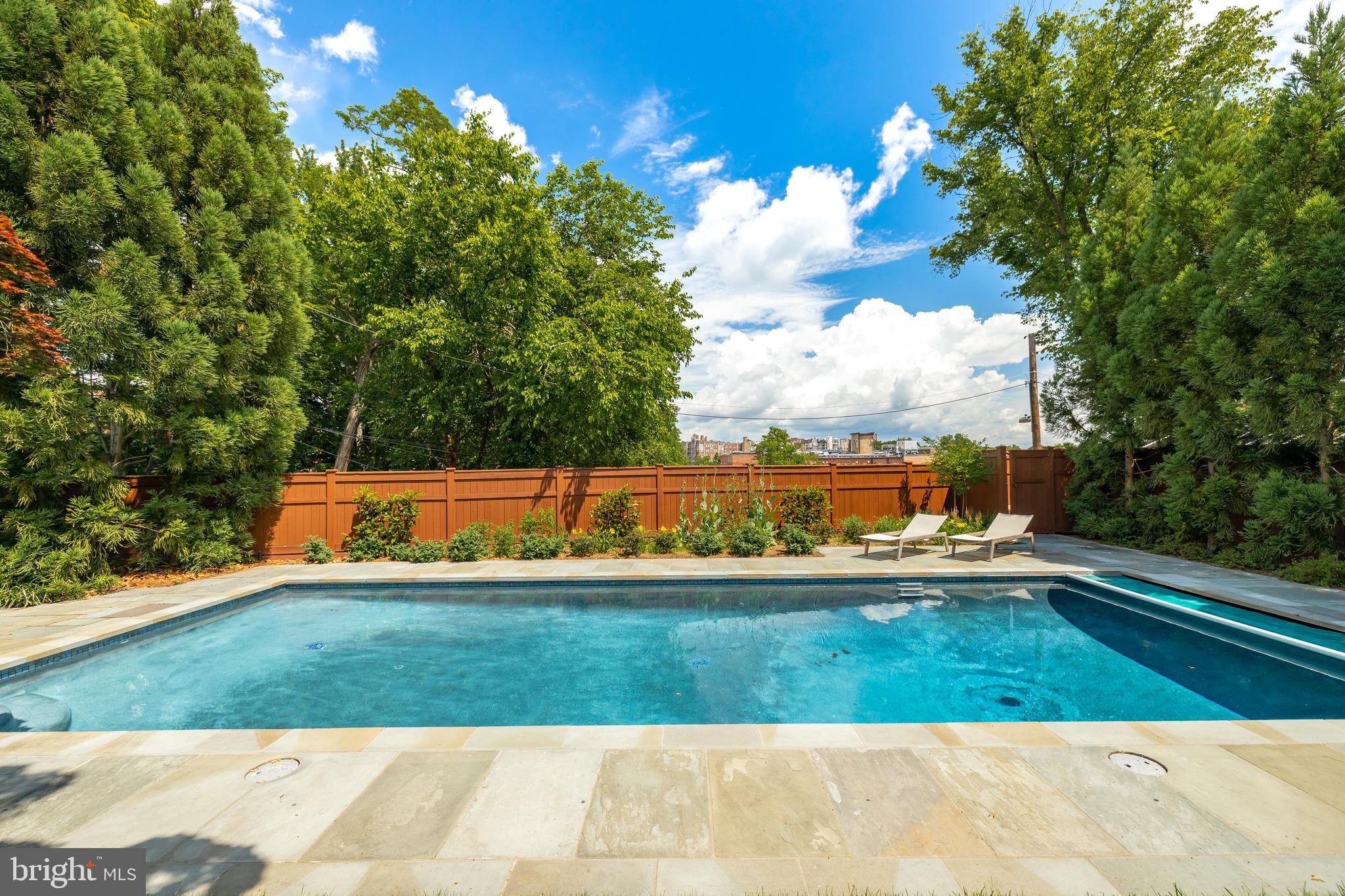 CLEVELAND PARK - Residential