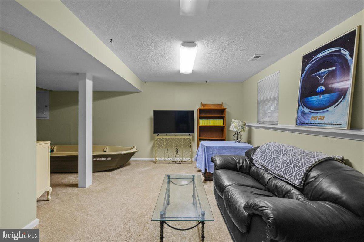 LAKE OF THE WOODS - Residential Lease