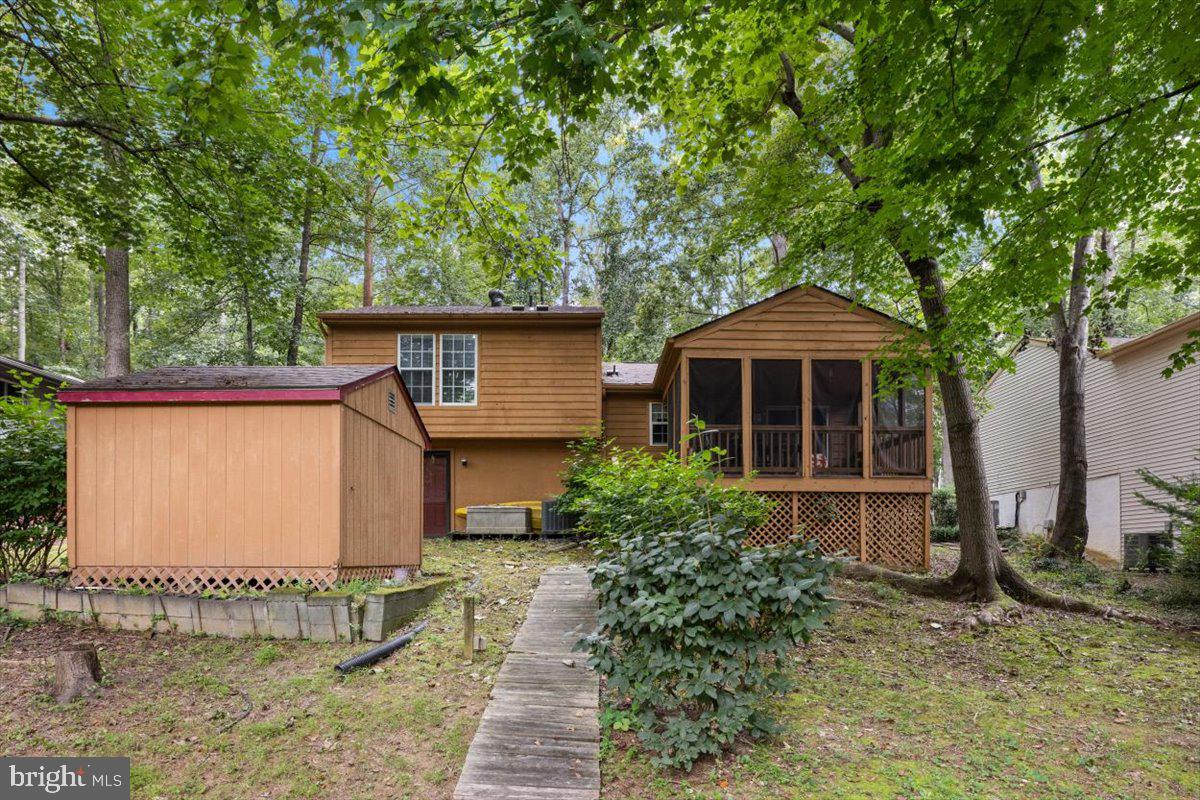 LAKE OF THE WOODS - Residential Lease