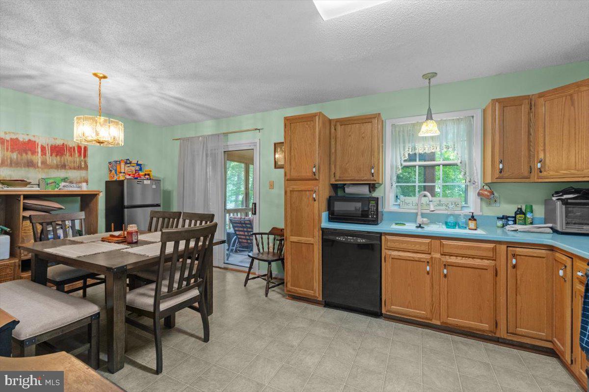 LAKE OF THE WOODS - Residential Lease