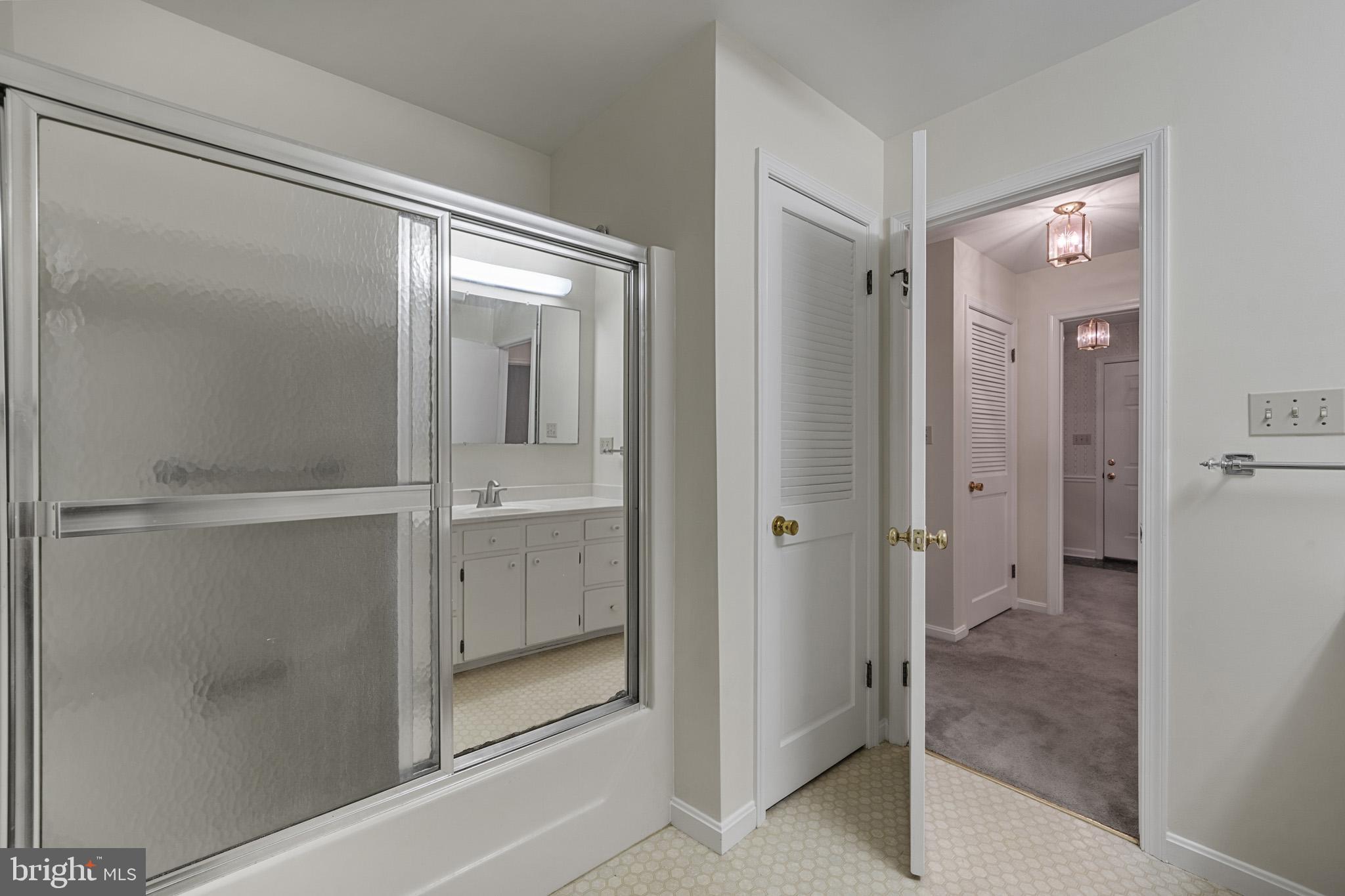 SOCIETY HILL - Residential Lease