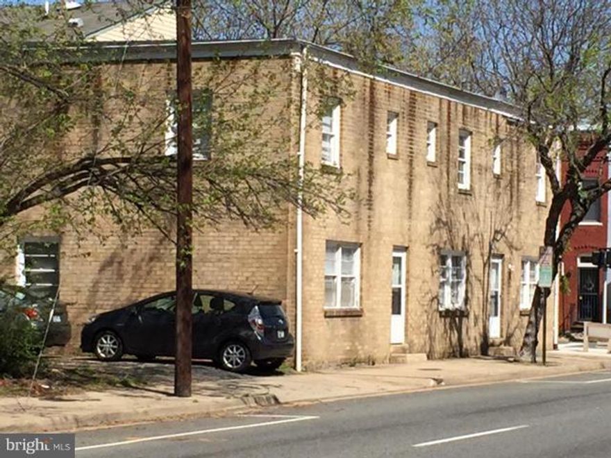 Two level end-unit rental with 2 bedrooms, 1 full bath AND off-street parking! Lovely hardwood floors on both levels. Updated kitchen with granite counters. Centrally located in the heart of Old Town. Near Metro, shops, restaurants and all that Old Town offers. Lots of closet space and storage. Shared laundry in common space with next-door tenants.