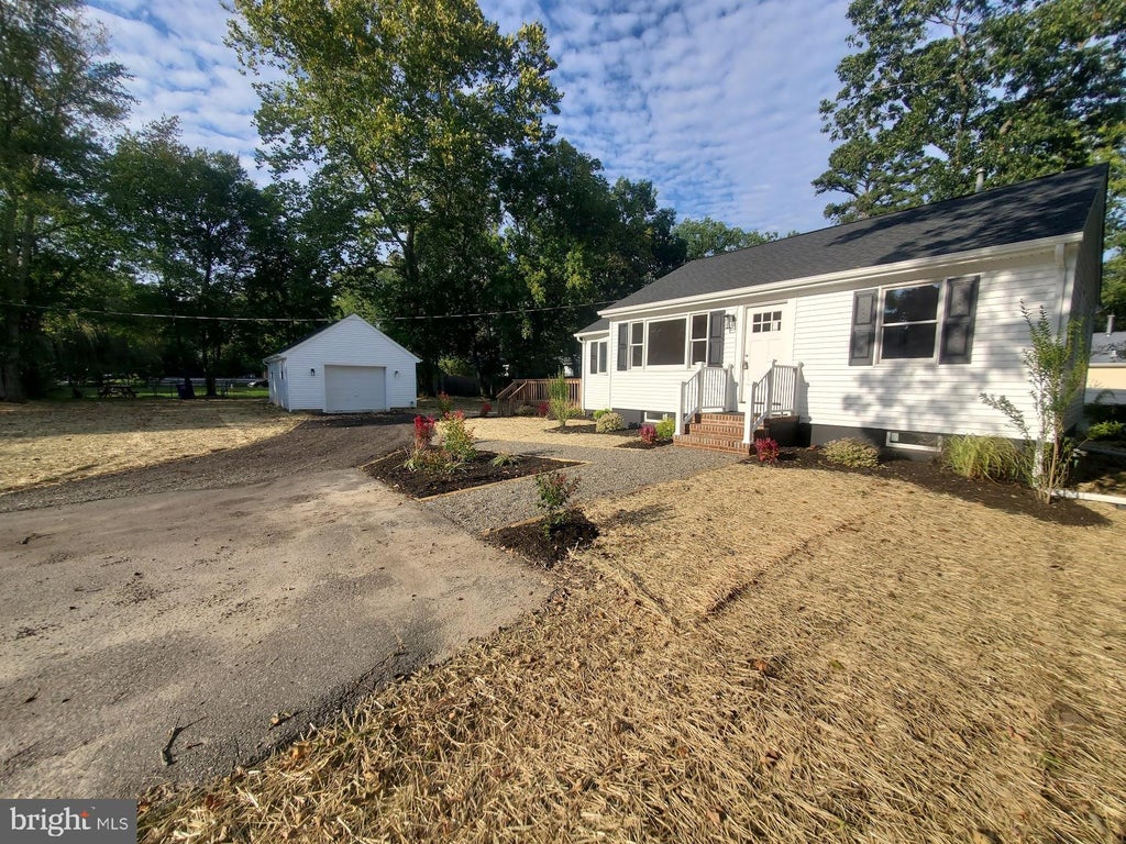Photo of 24 Larkspur Street, BROWNS MILLS, NJ 08015 (MLS # NJBL2120908)