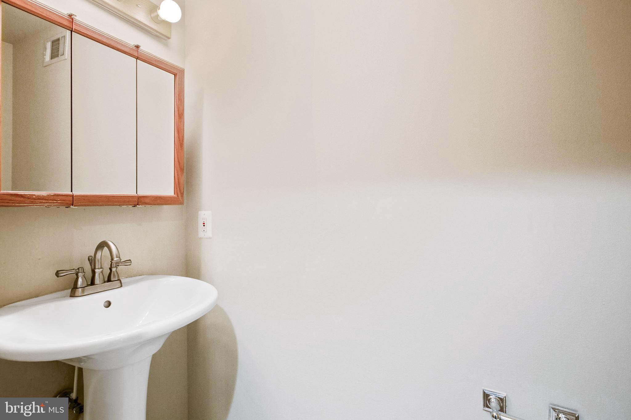 HIGHLANDTOWN - Residential Lease