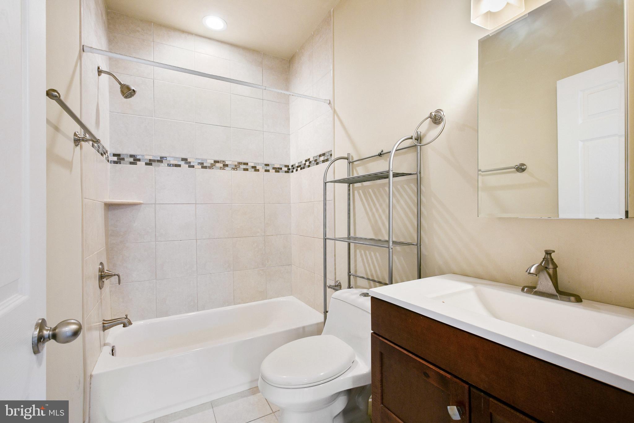 HIGHLANDTOWN - Residential Lease