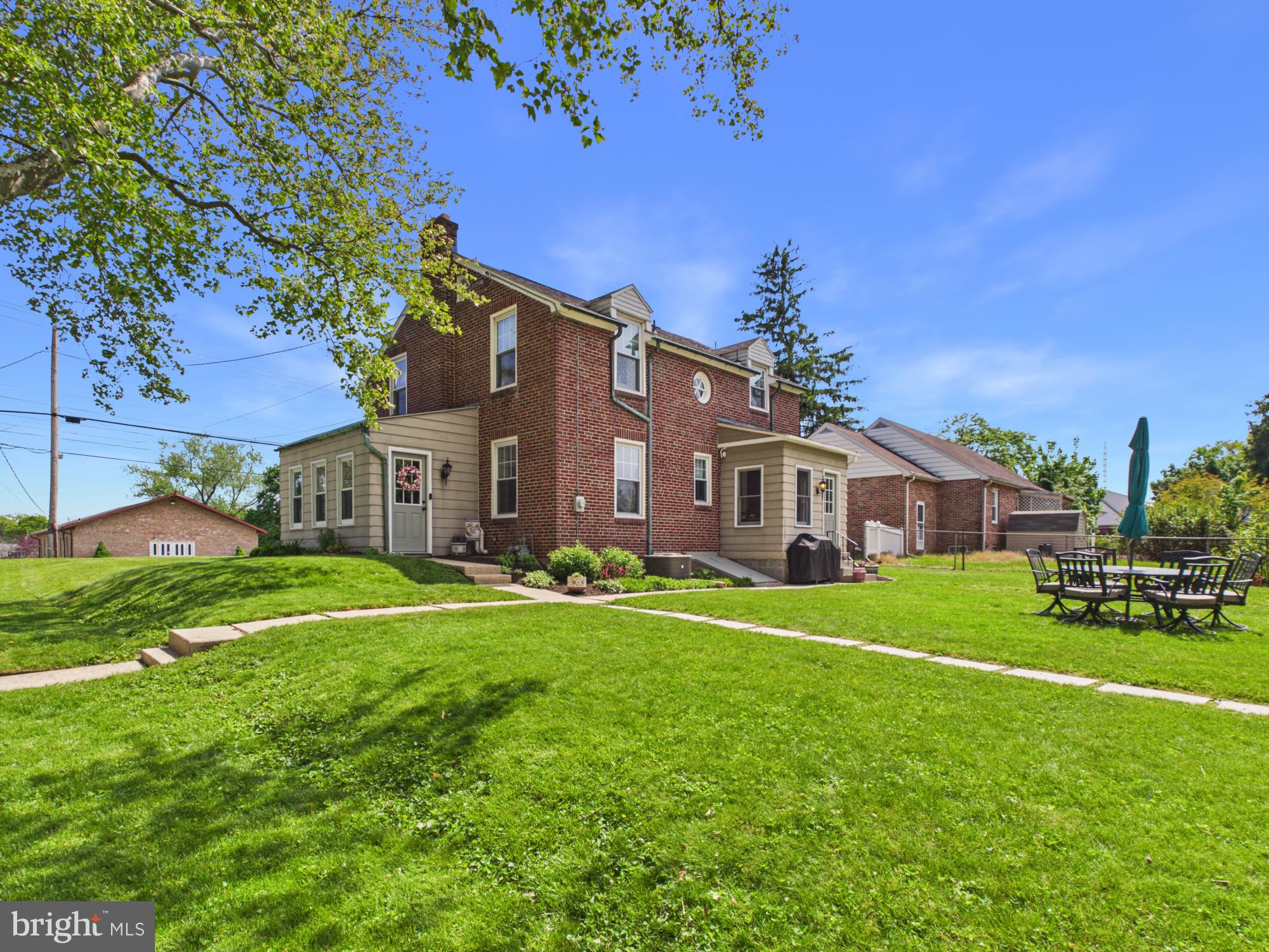 2301 SUNSET LANE