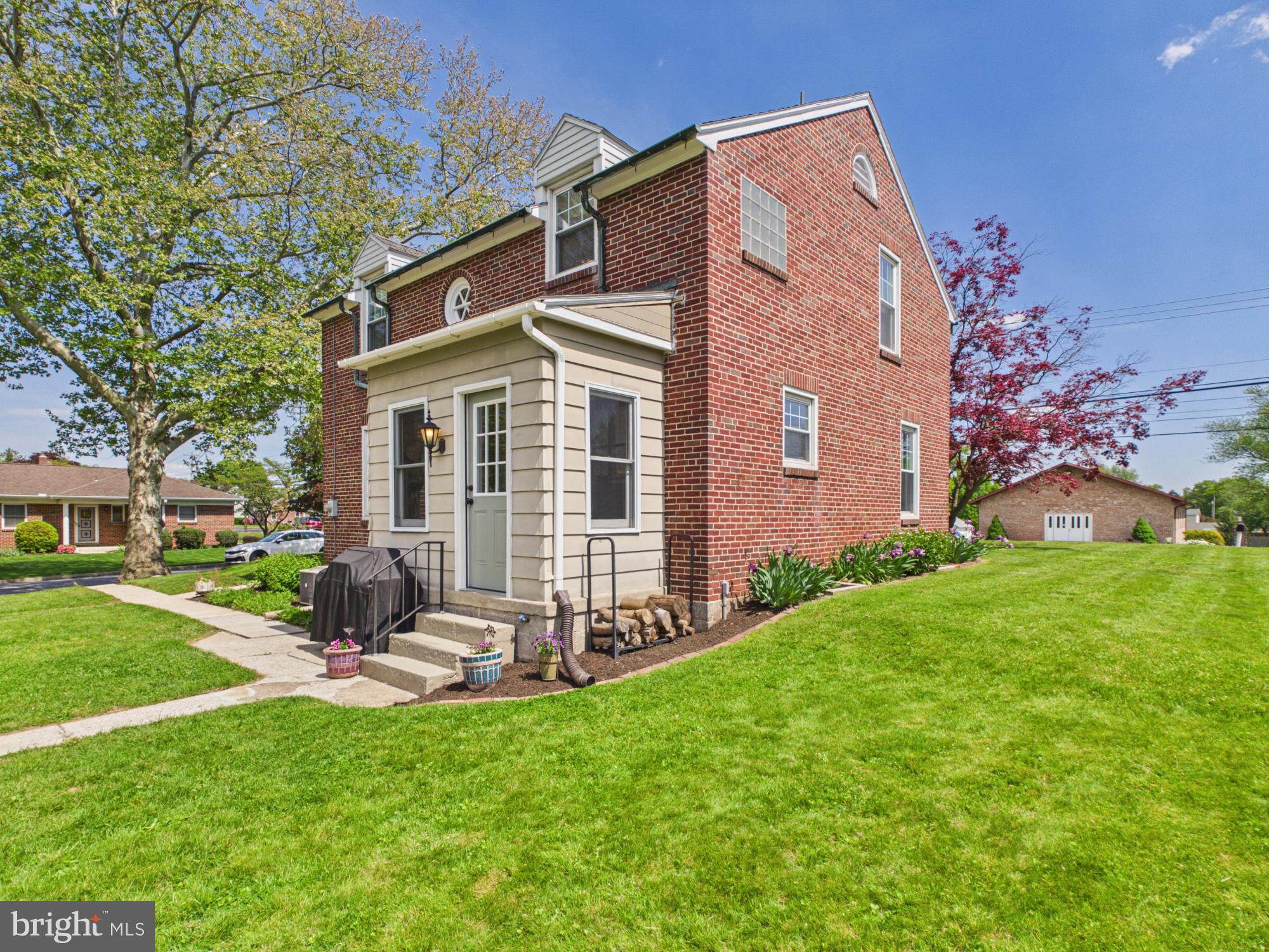 2301 SUNSET LANE