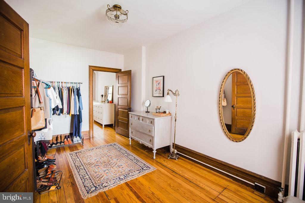 CHESTNUT HILL - Residential