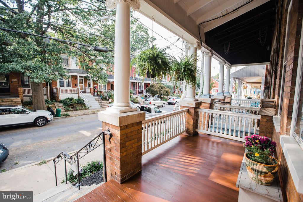 CHESTNUT HILL - Residential