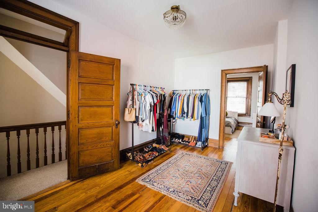 CHESTNUT HILL - Residential