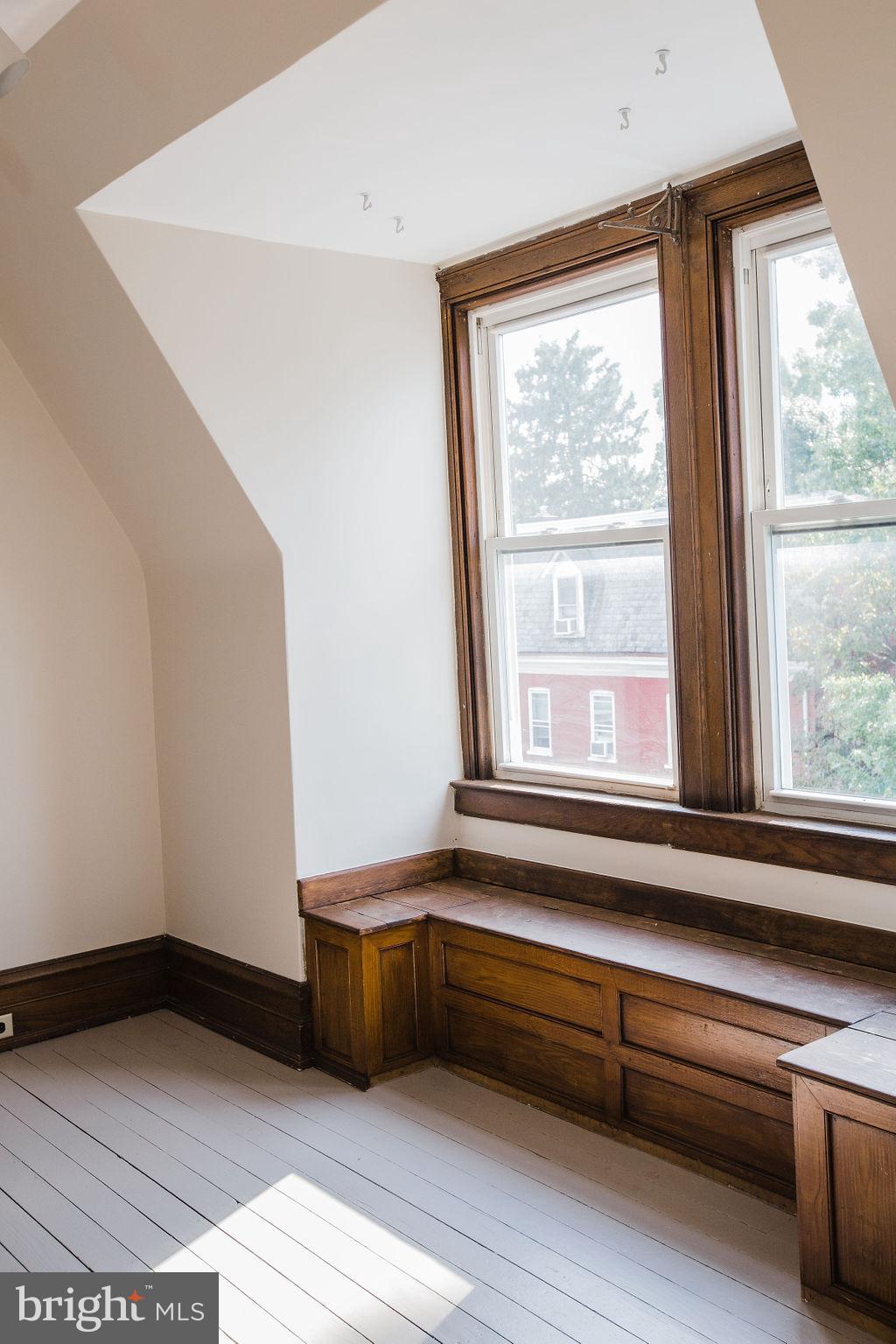 CHESTNUT HILL - Residential