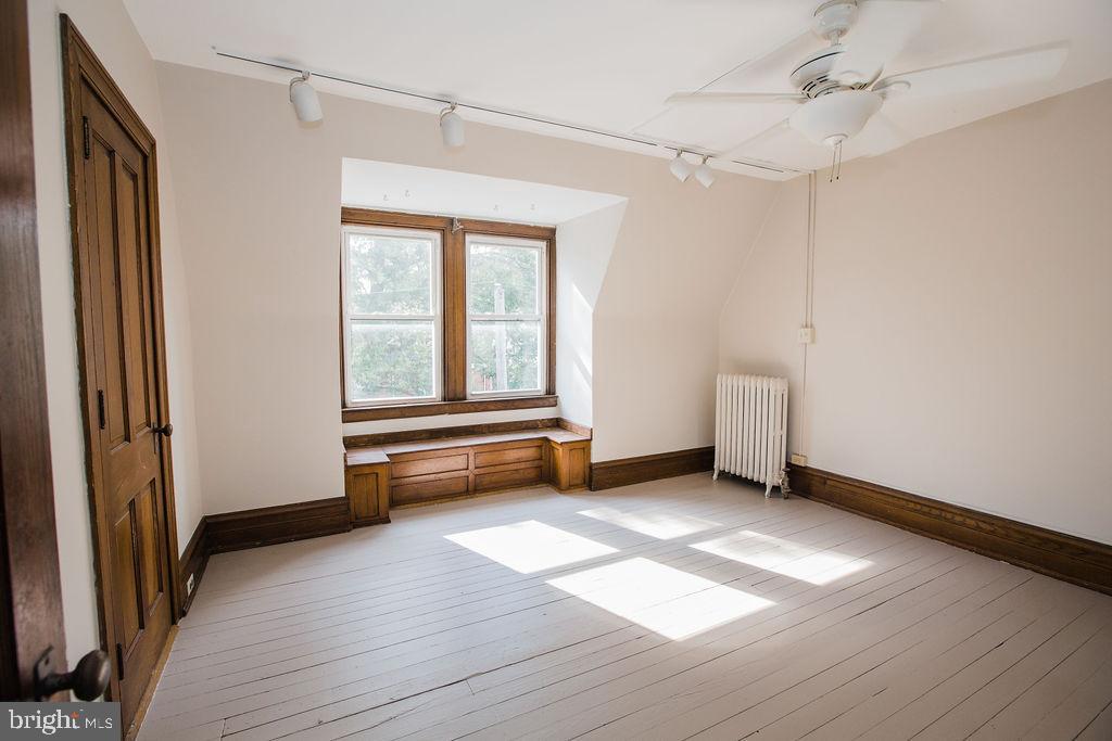 CHESTNUT HILL - Residential