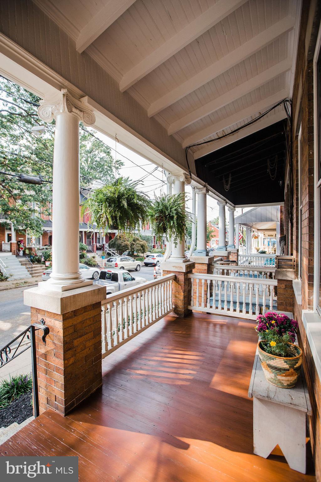 CHESTNUT HILL - Residential