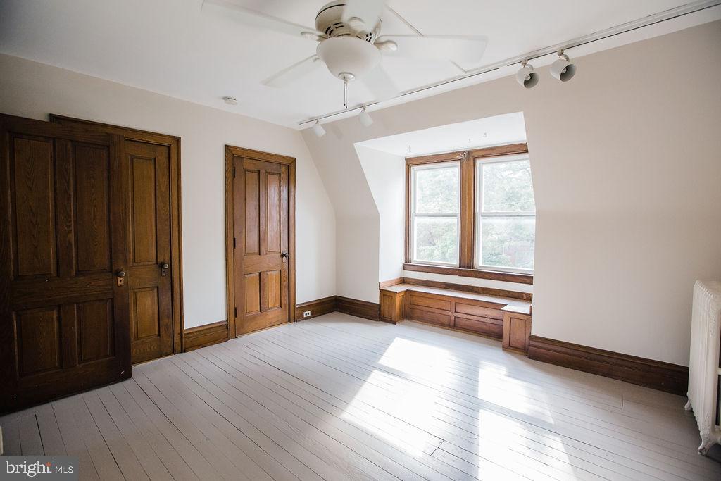 CHESTNUT HILL - Residential