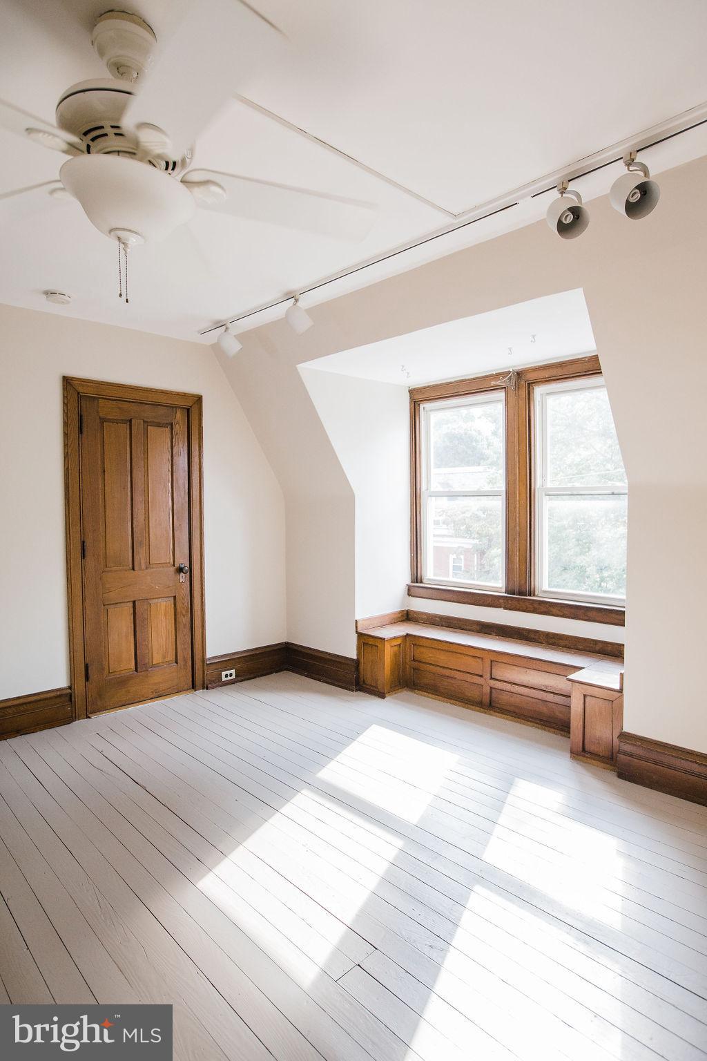 CHESTNUT HILL - Residential