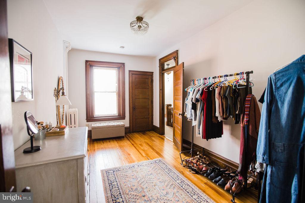 CHESTNUT HILL - Residential