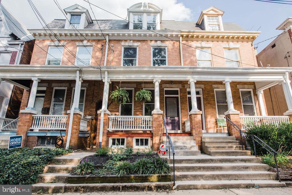 CHESTNUT HILL - Residential