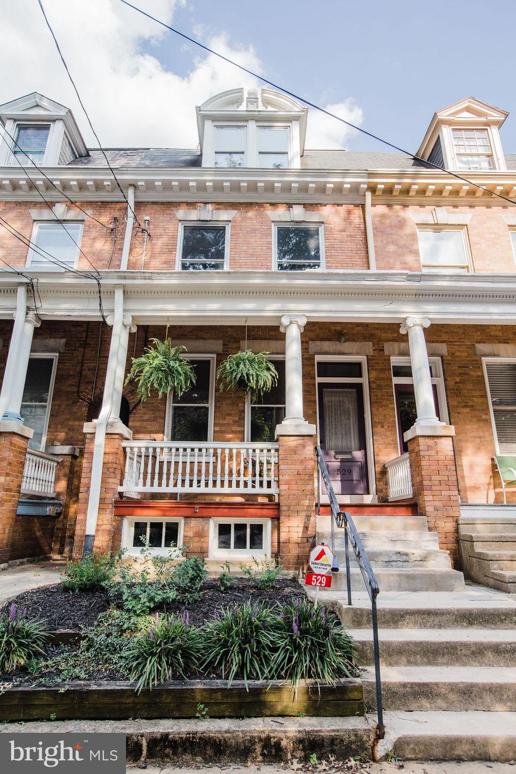 CHESTNUT HILL - Residential