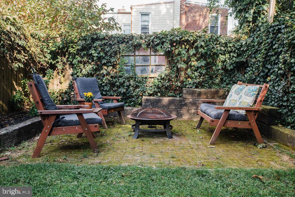 CHESTNUT HILL - Residential