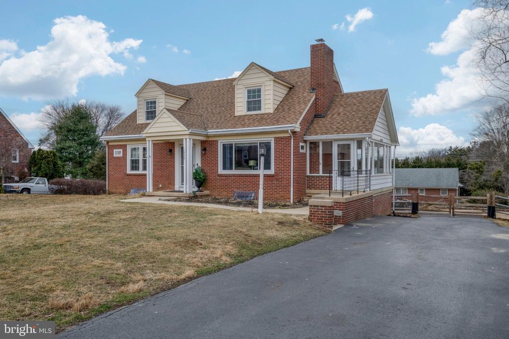 Photo of 1938 Park Plaza, LANCASTER, PA 17601 (MLS # PALA2065404)