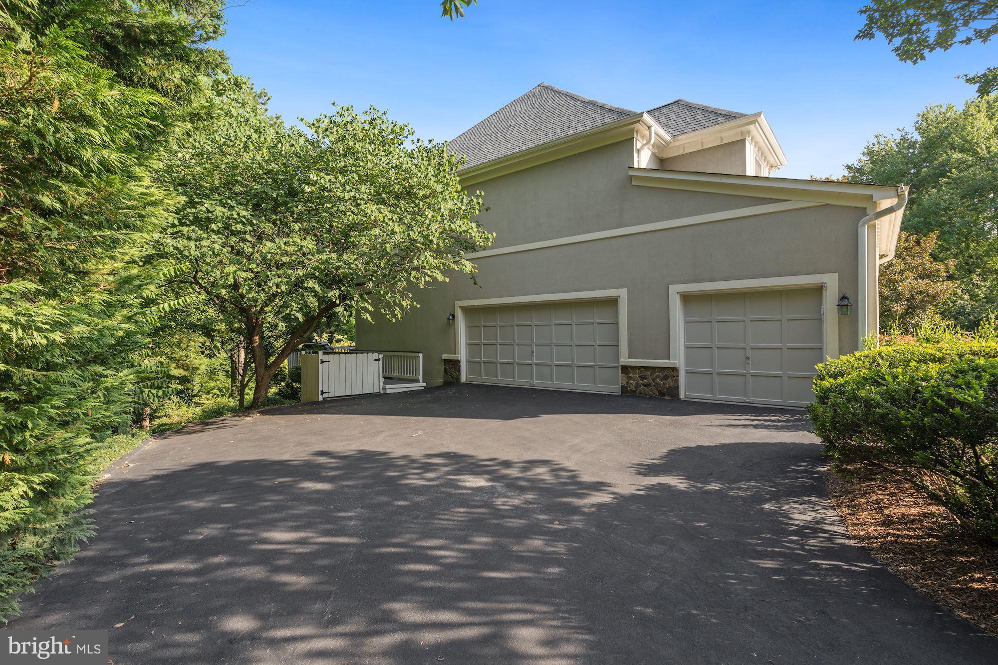 FOX DEN ESTATES - Residential