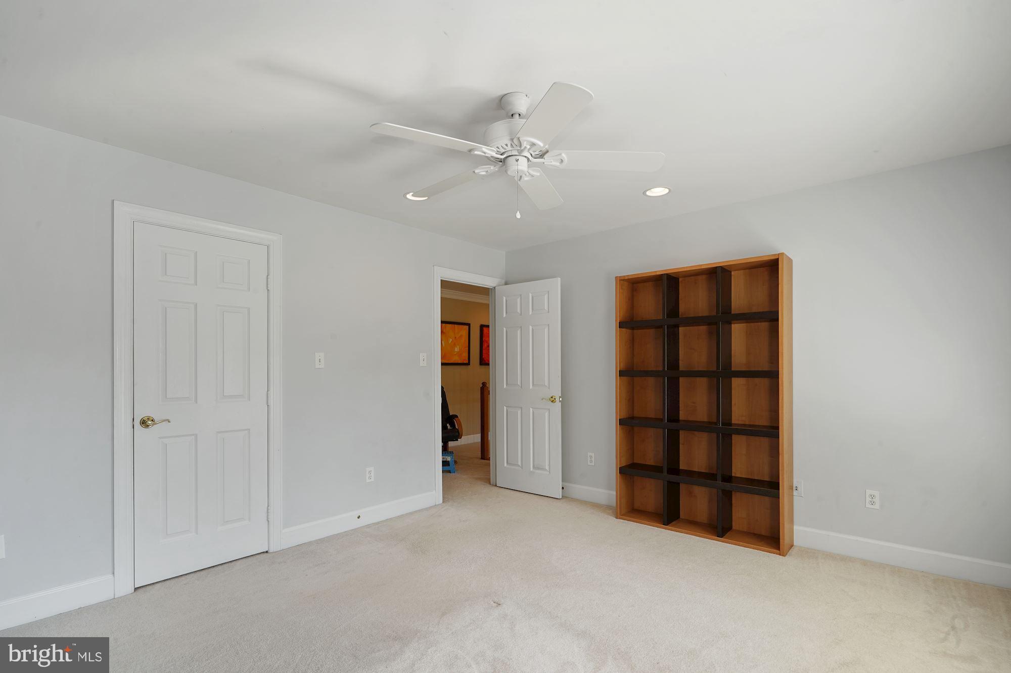 FOX DEN ESTATES - Residential