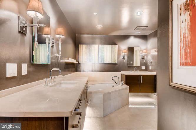 THE RITZ-CARLTON RESIDENCES - Residential