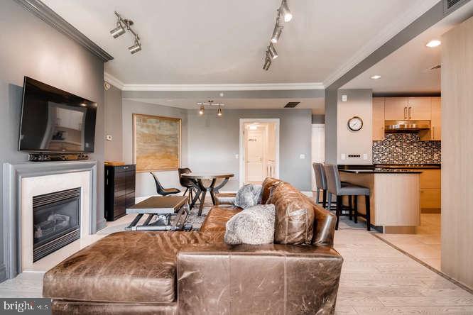 THE RITZ-CARLTON RESIDENCES - Residential