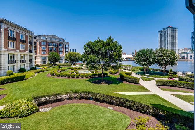 THE RITZ-CARLTON RESIDENCES - Residential