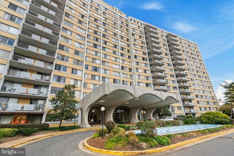 Photo of 301 N Beauregard Street #714, ALEXANDRIA, VA 22312 (MLS # VAAX2060646)