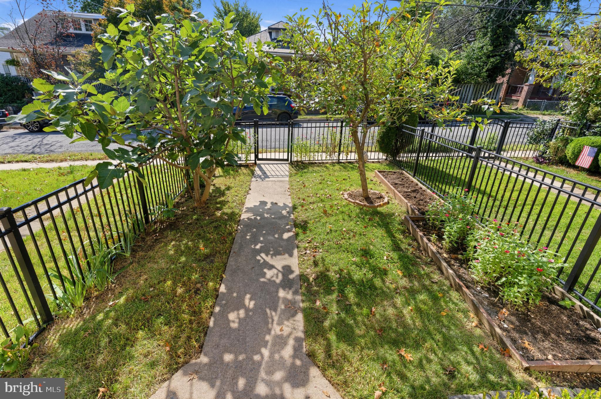 312 E CLIFFORD AVENUE