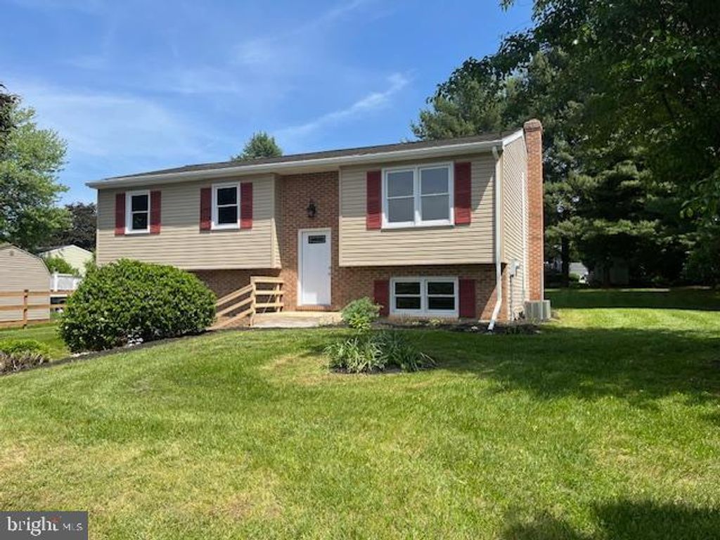 Photo of 3 Ivywood Court, Lancaster, PA 17603 (MLS # PALA2051268)