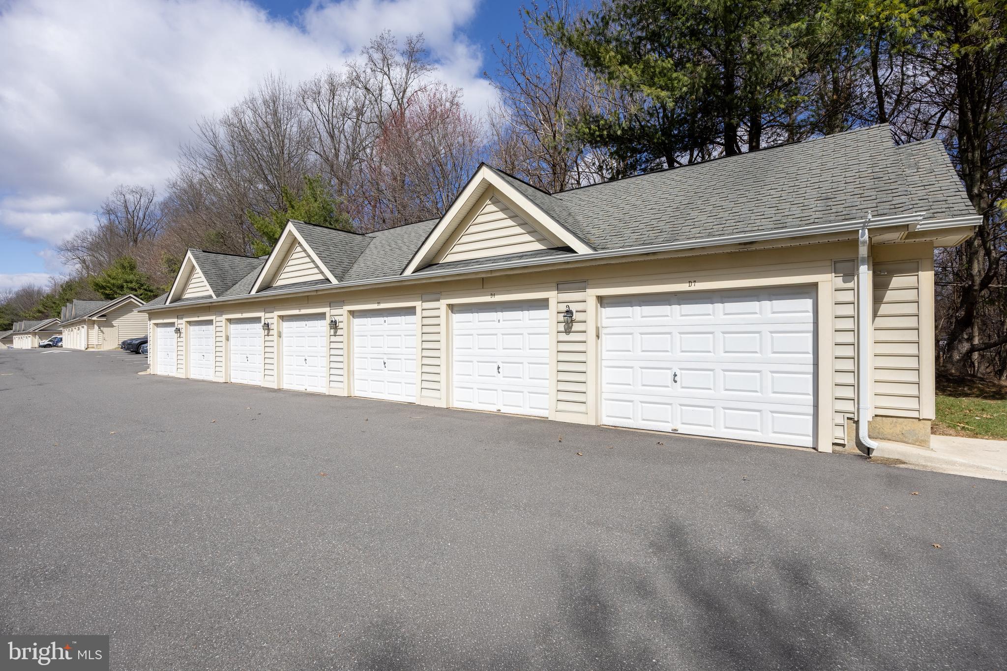 2550 KENSINGTON GARDENS 303