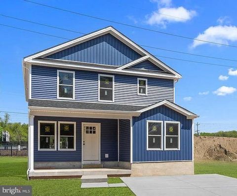 Homes For Sale - 2816 Avenue E<br/> LEVITTOWN, PA 19056