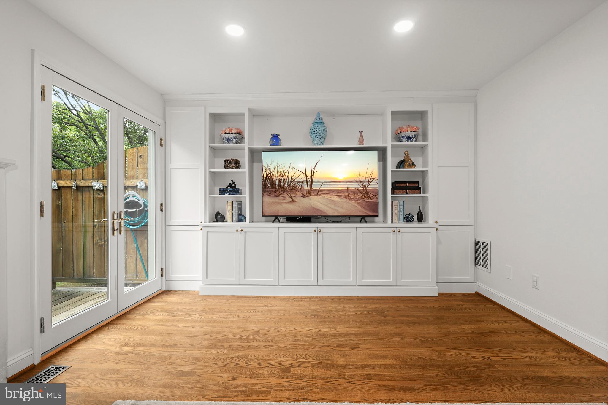 VILLAGES AT HOMELAND - Residential