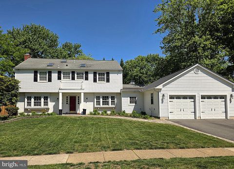 Photo of 13008 Melville Lane, FAIRFAX, VA 22033 (MLS # VAFX2309534)
