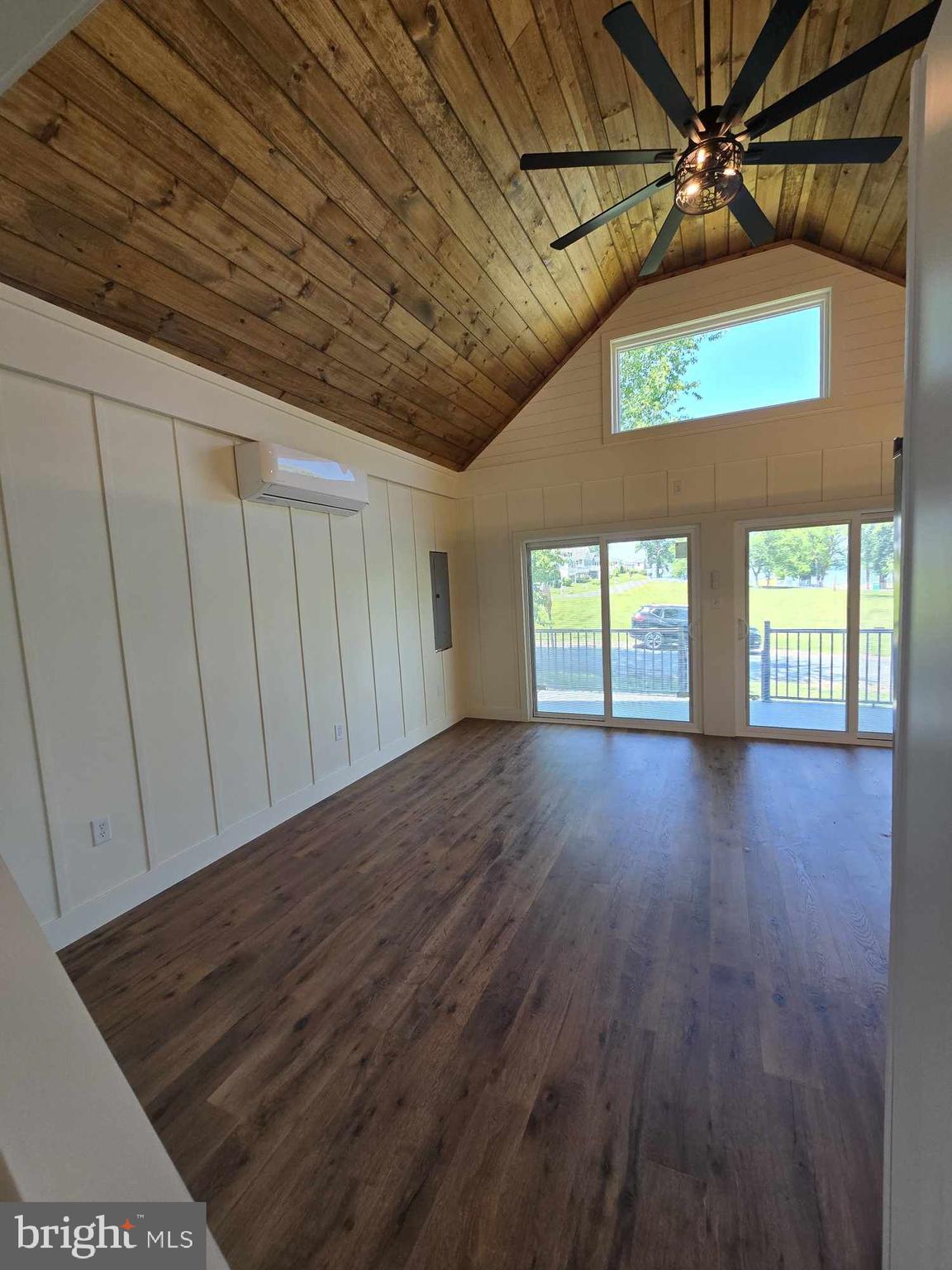 CRYSTAL BEACH MANOR - Residential