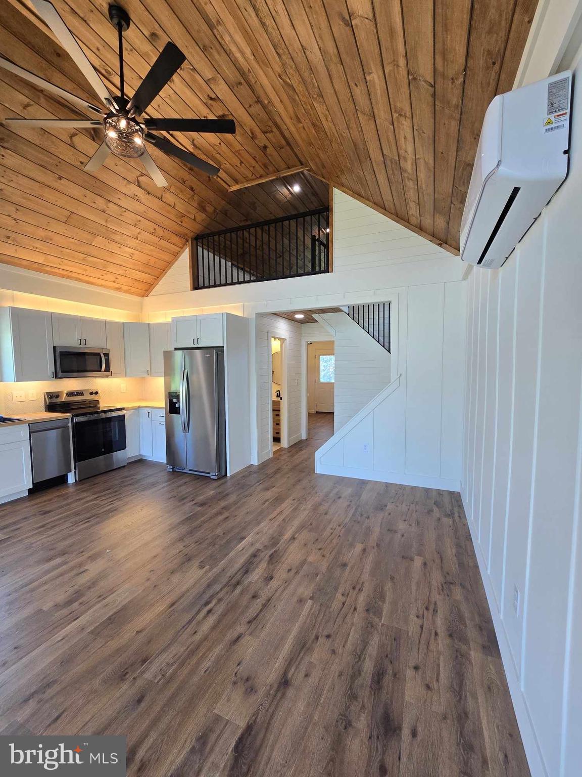 CRYSTAL BEACH MANOR - Residential