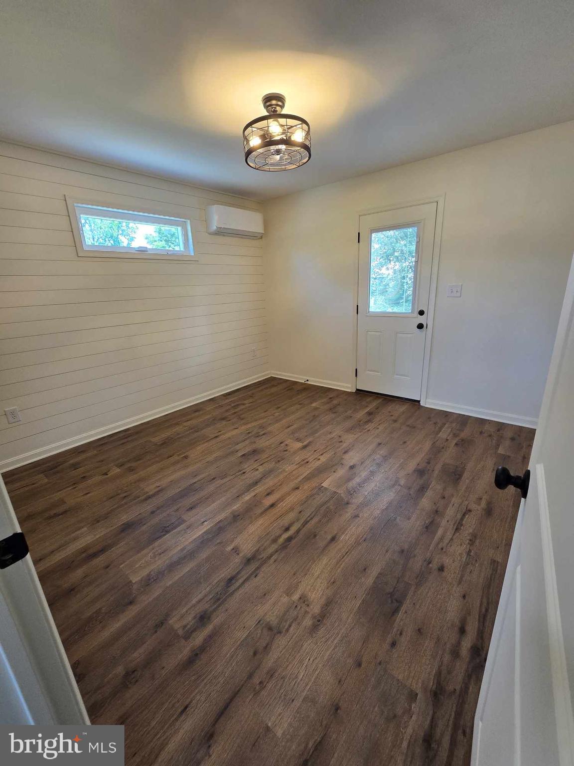 CRYSTAL BEACH MANOR - Residential