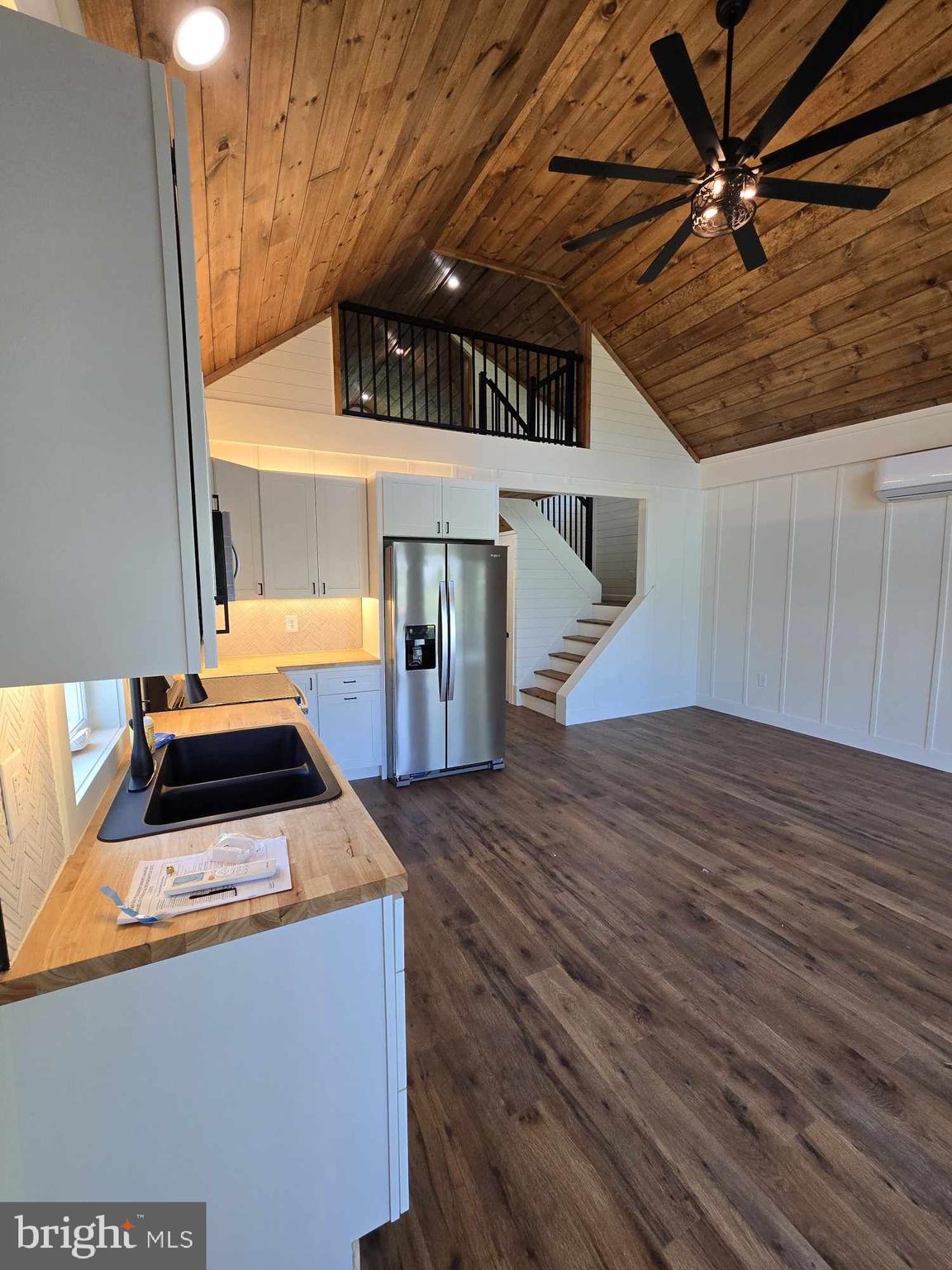 CRYSTAL BEACH MANOR - Residential