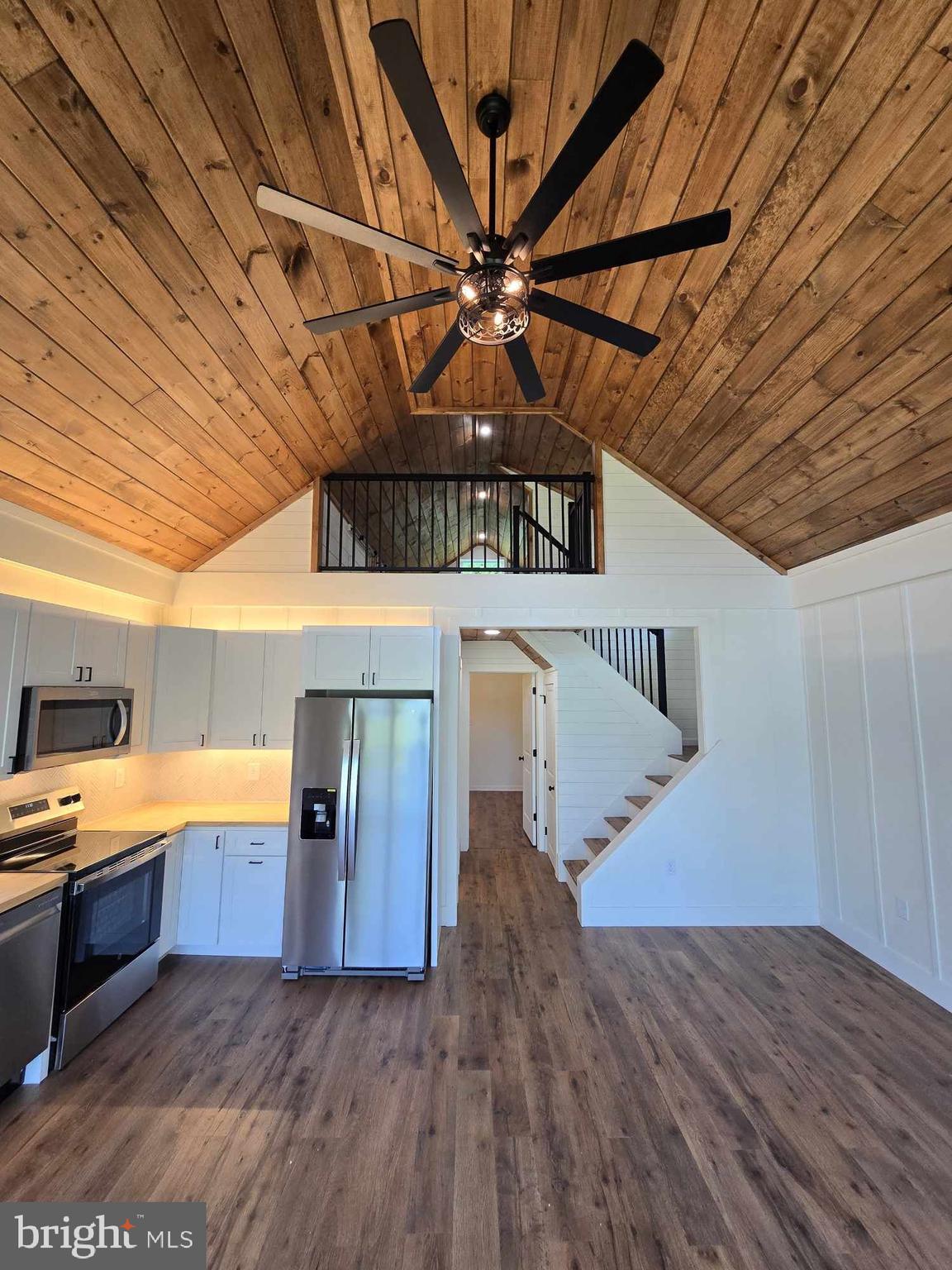 CRYSTAL BEACH MANOR - Residential