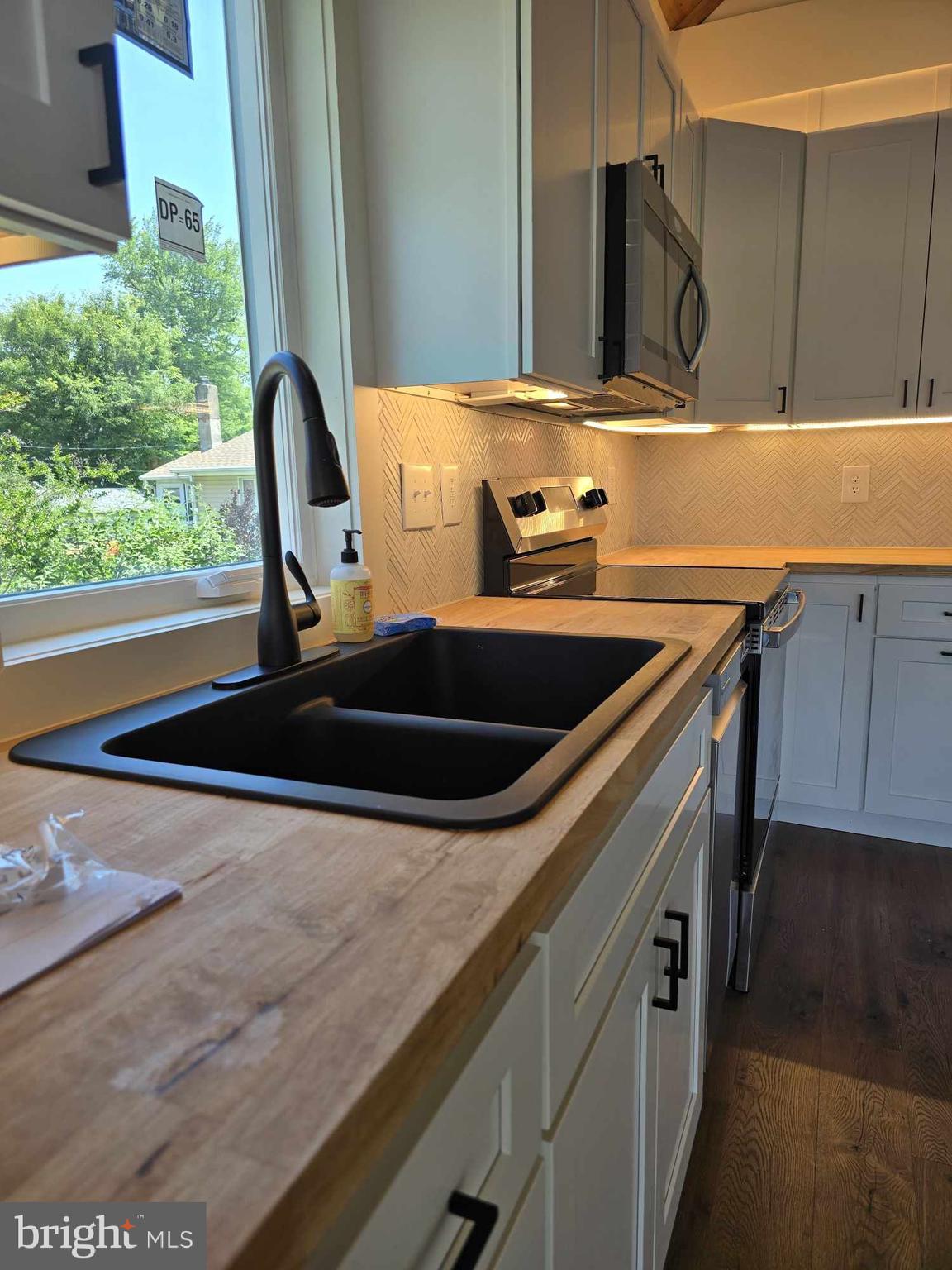 CRYSTAL BEACH MANOR - Residential